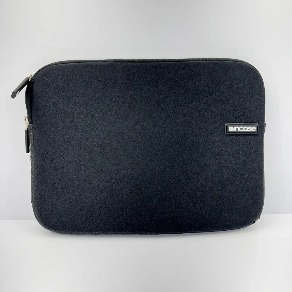 Incase Designs Neoprene Sleeve - Notebook Ipad 11